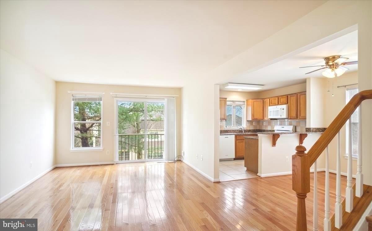 22006 Stone Pier Ln - Photo 3 of 5