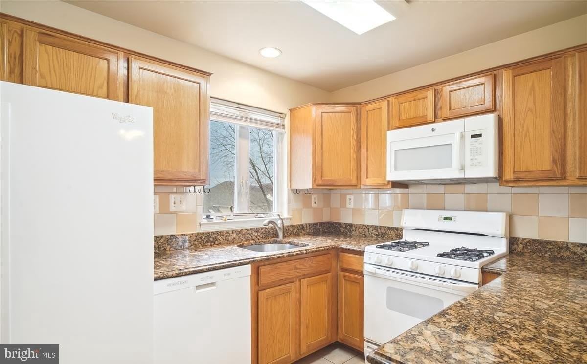 22006 Stone Pier Ln - Photo 4 of 5