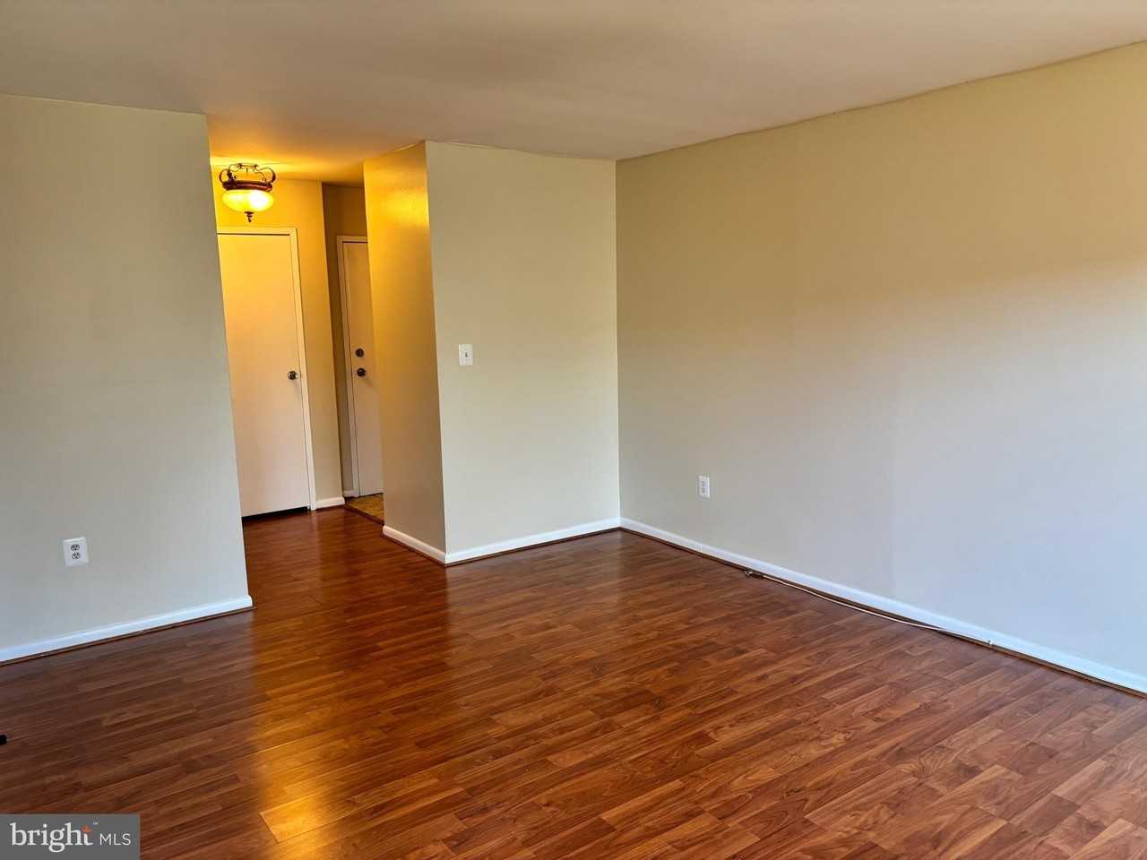 6966 Hanover Pkwy - Photo 4 of 25