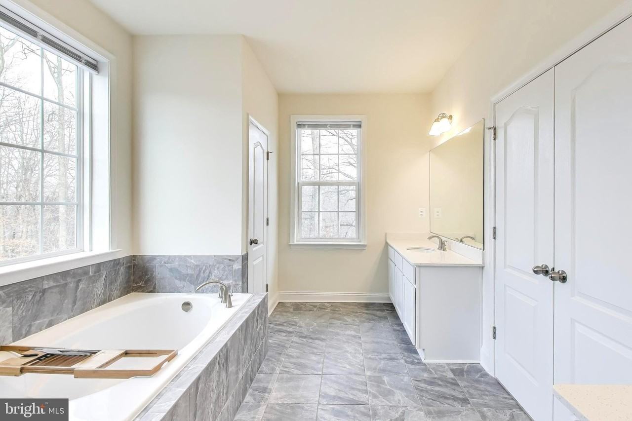 16310 Taylerton Ln - Photo 4 of 50