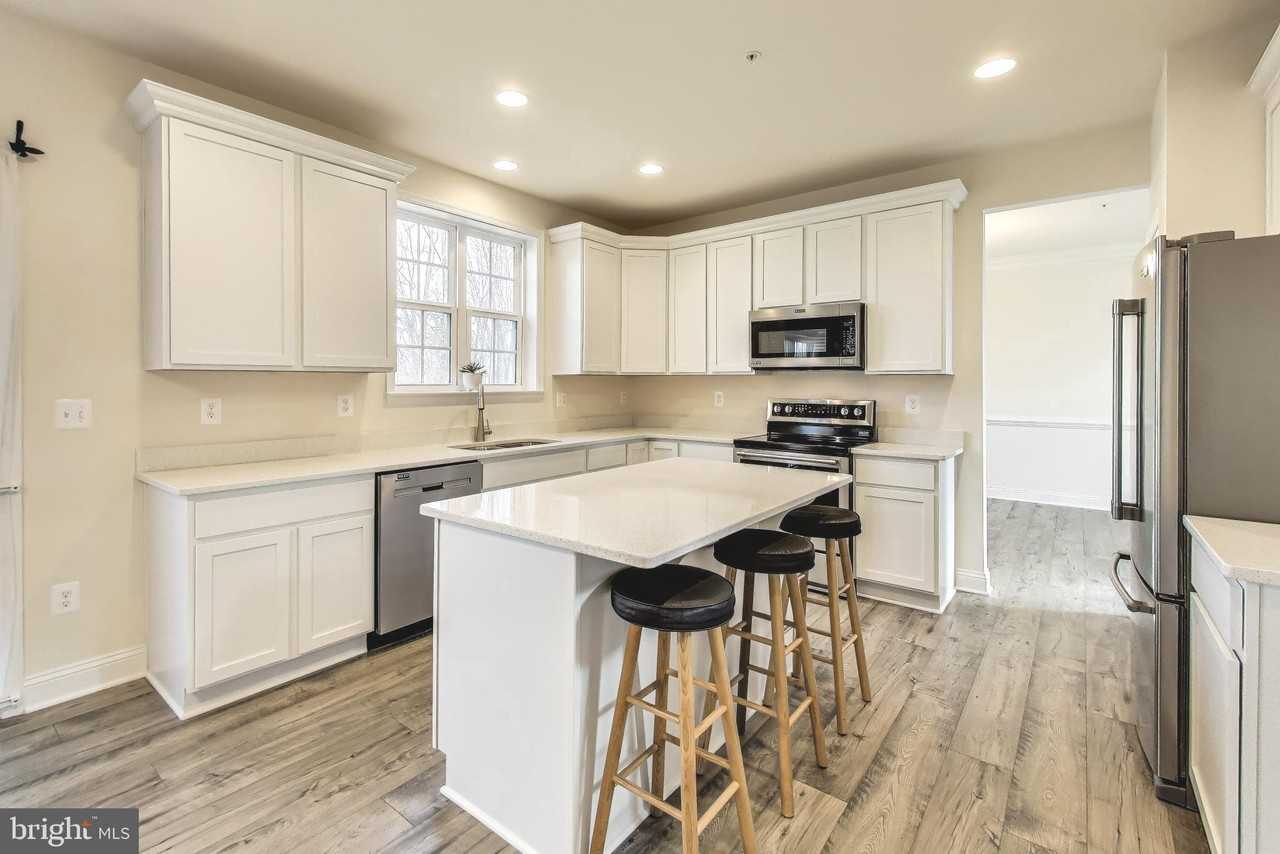 16310 Taylerton Ln - Photo 5 of 50