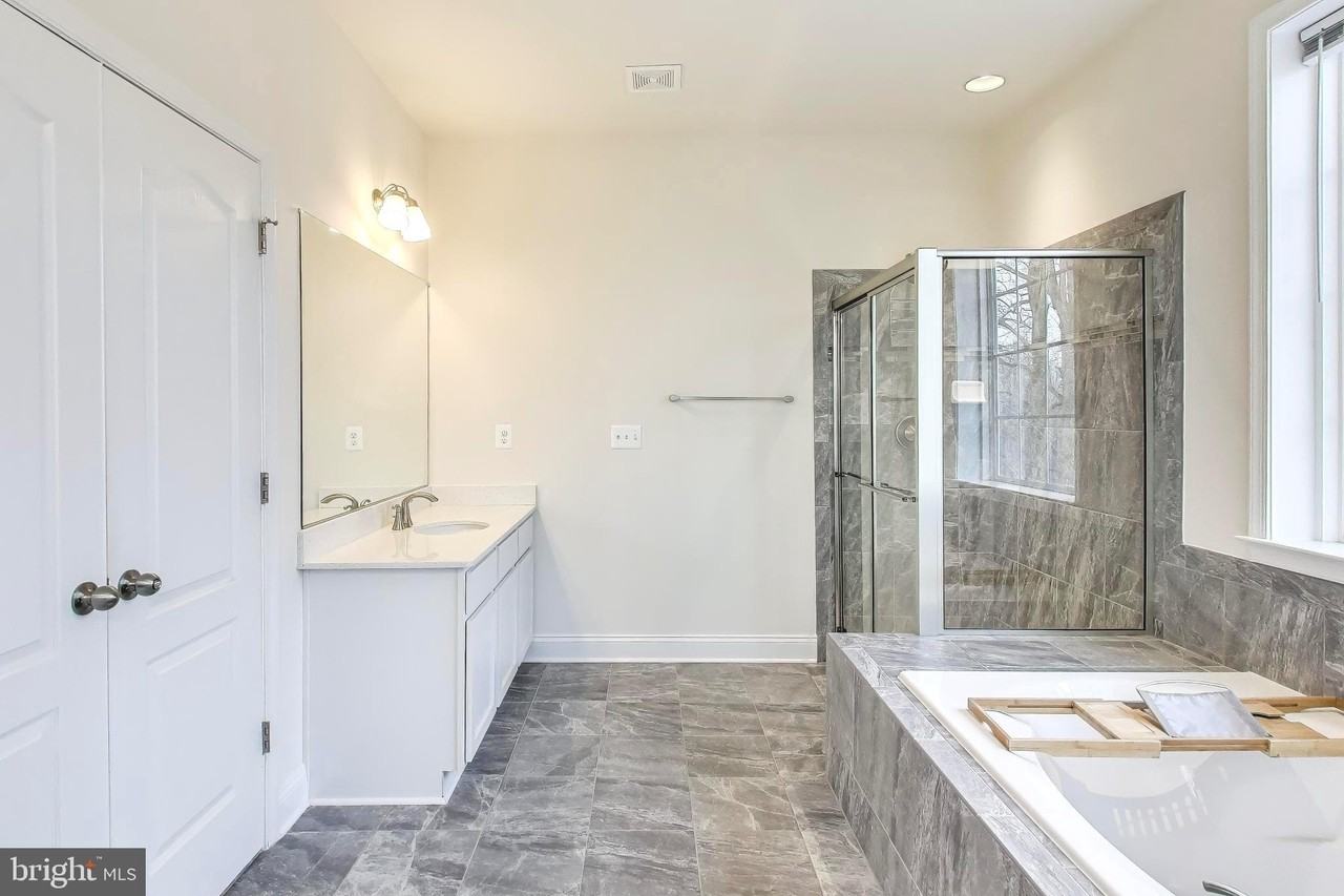 16310 Taylerton Ln - Photo 6 of 50