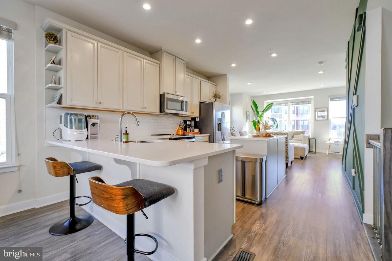 2816 Arts Vista Blvd - Photo 2 of 23