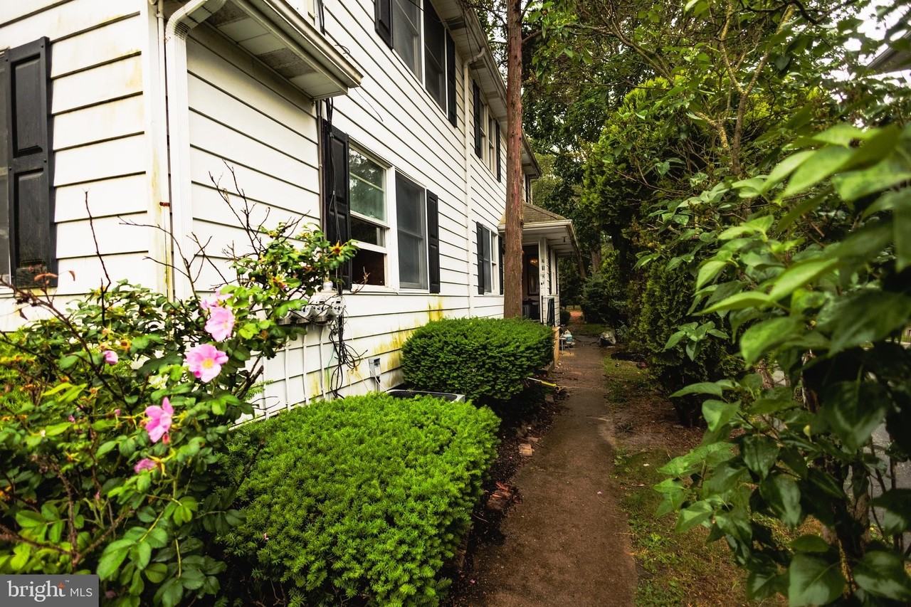 213 Laurel Ave #B - Photo 4 of 24