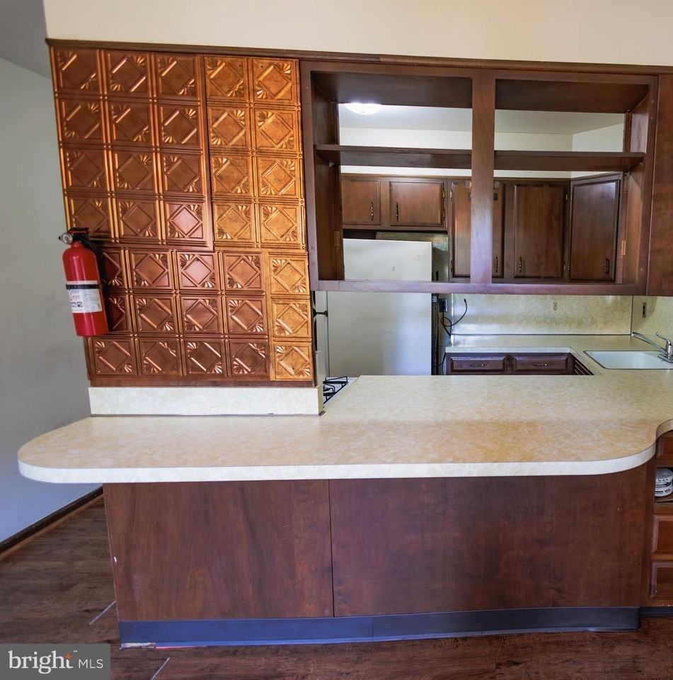 213 Laurel Ave #B - Photo 6 of 24
