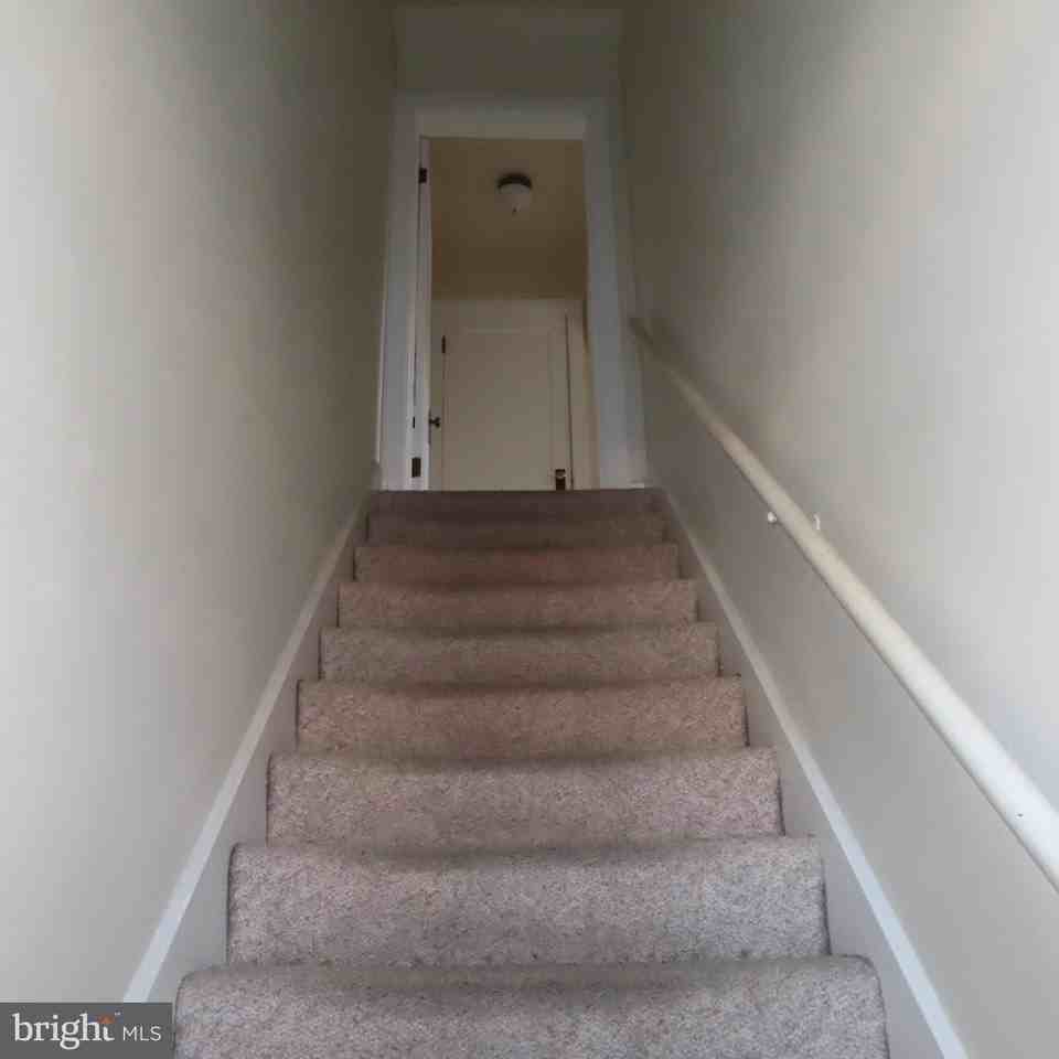 304 S Coldbrook Ave - Photo 4 of 28