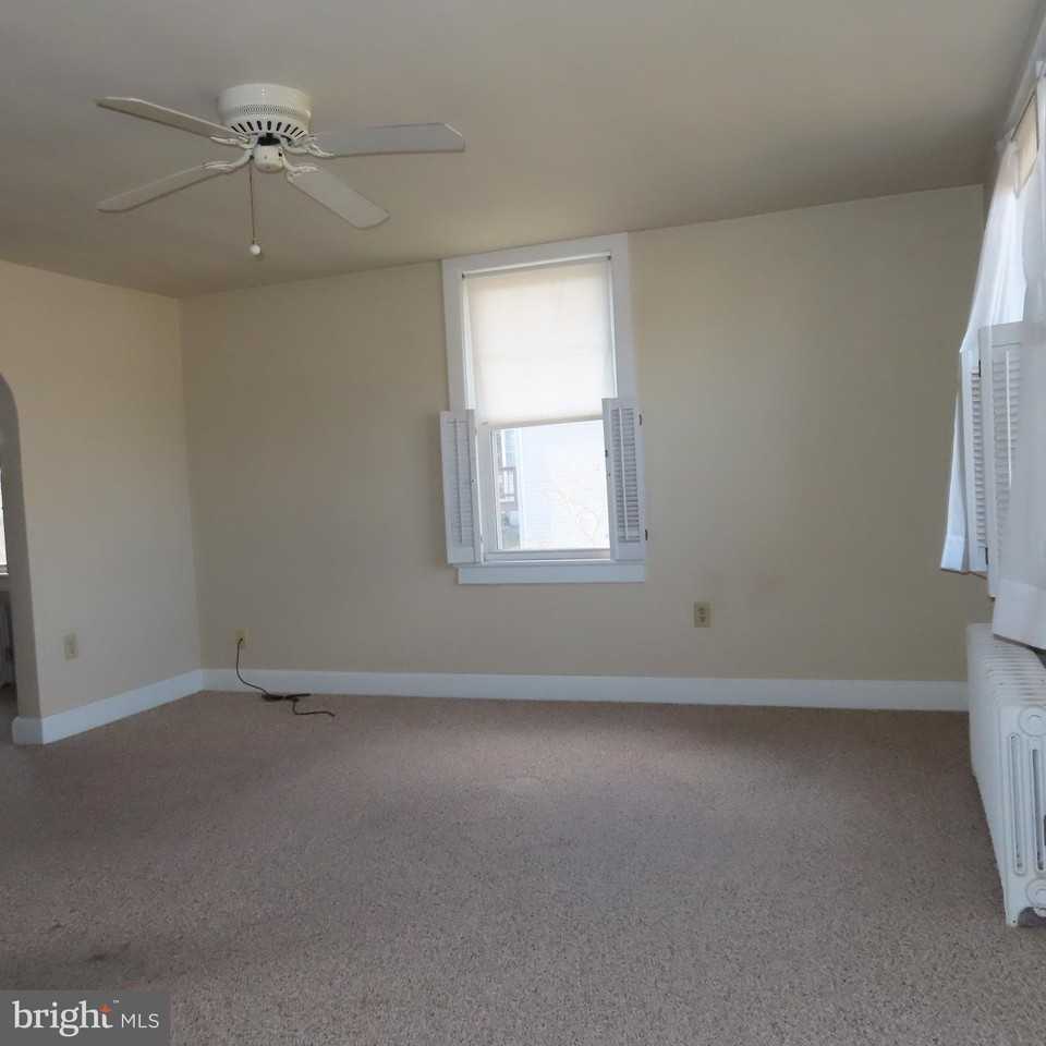 304 S Coldbrook Ave - Photo 6 of 28