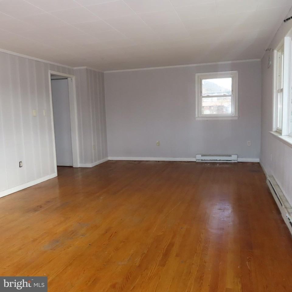 11601 Buchanan Trl E Apt B #B - Photo 4 of 19