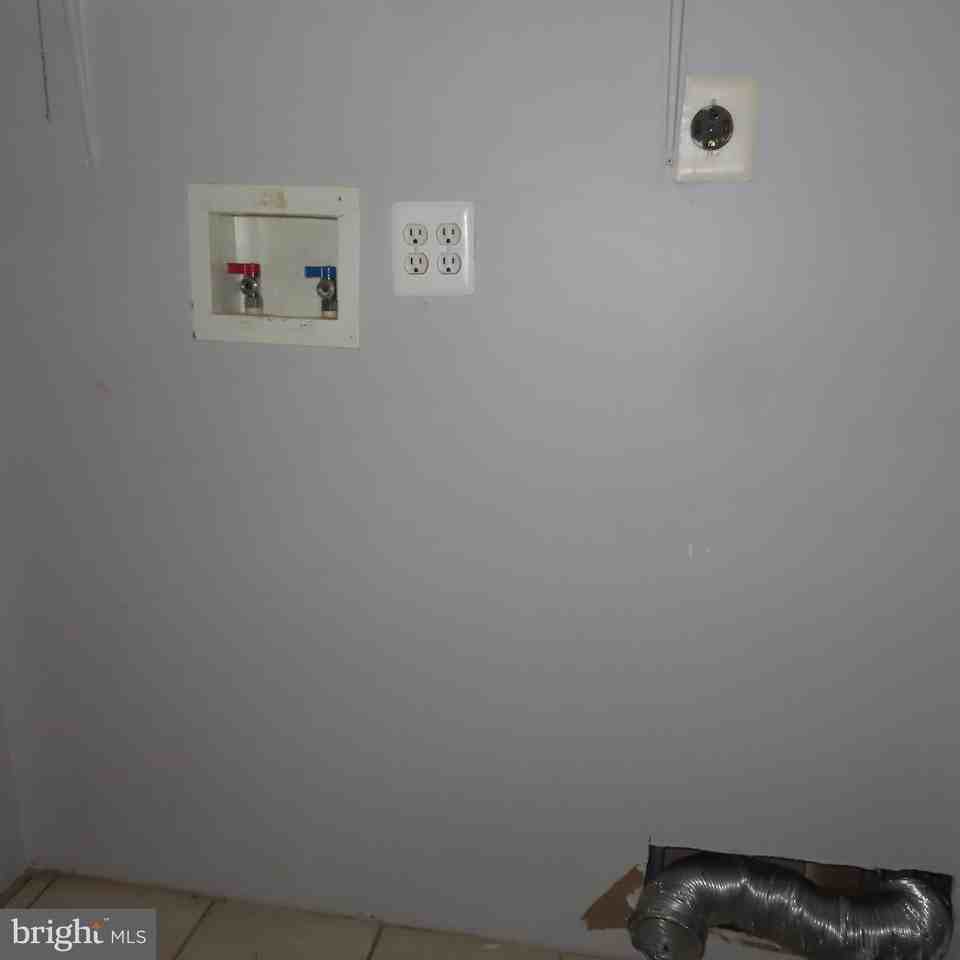 11601 Buchanan Trl E Apt B #B - Photo 7 of 19