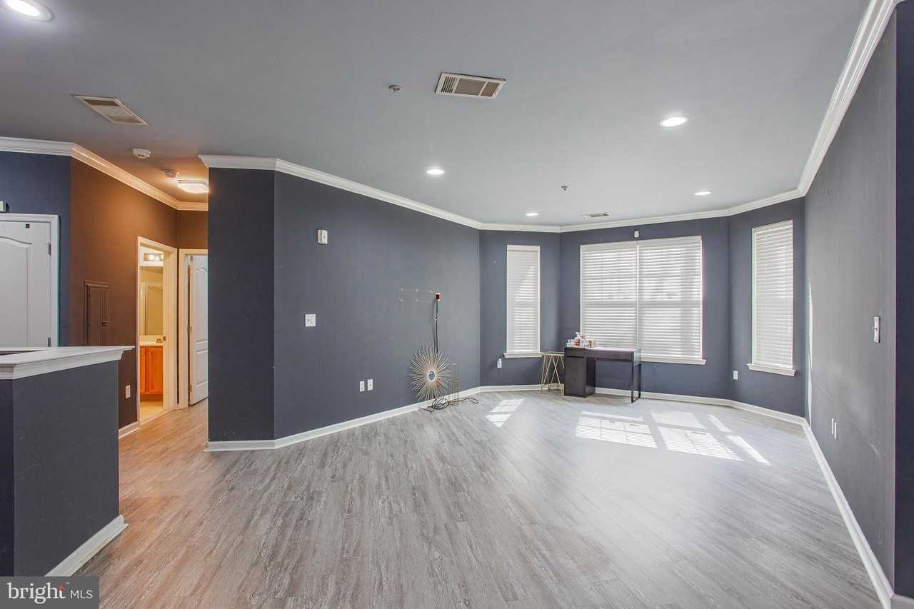 350 W Elm St Ste 3003 #3003 - Photo 2 of 33