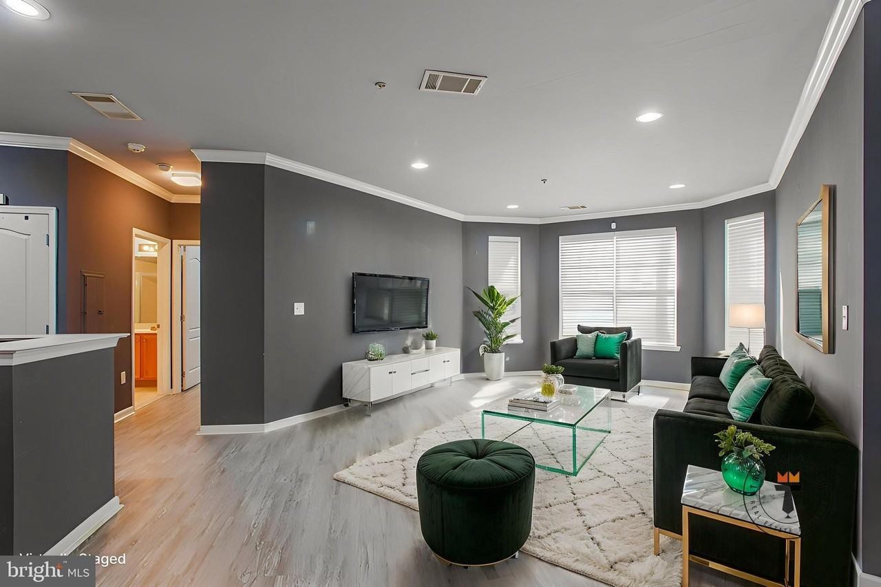 350 W Elm St Ste 3003 #3003 - Photo 3 of 33