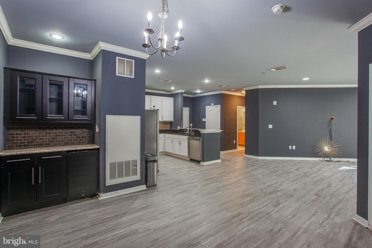 350 W Elm St Ste 3003 #3003 - Photo 5 of 33