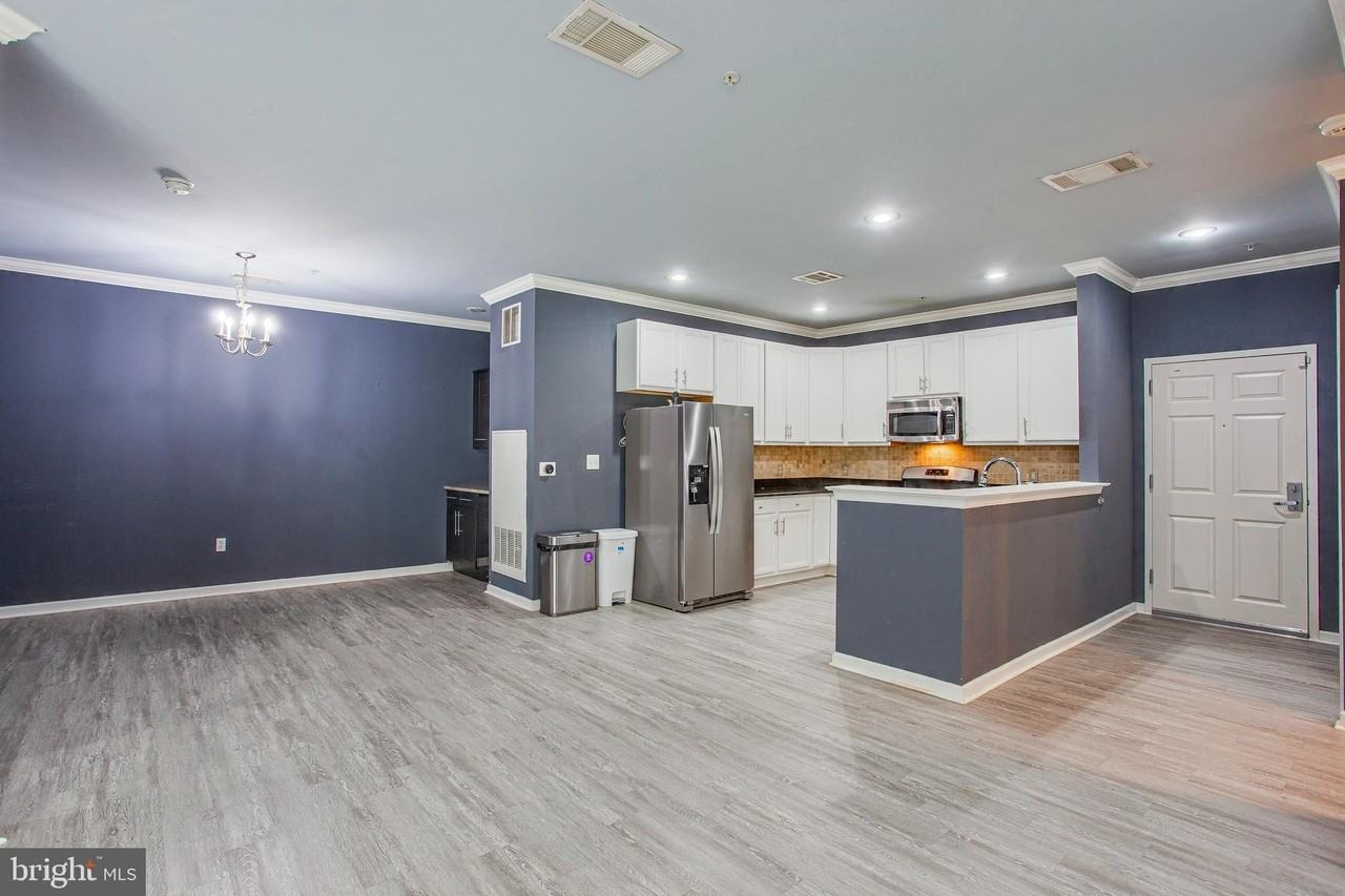 350 W Elm St Ste 3003 #3003 - Photo 6 of 33