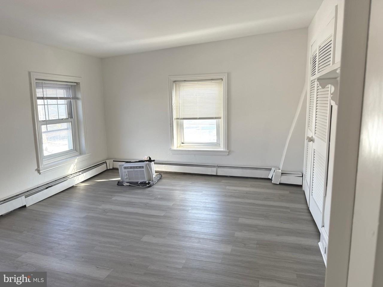 134 N Main St - Photo 5 of 21