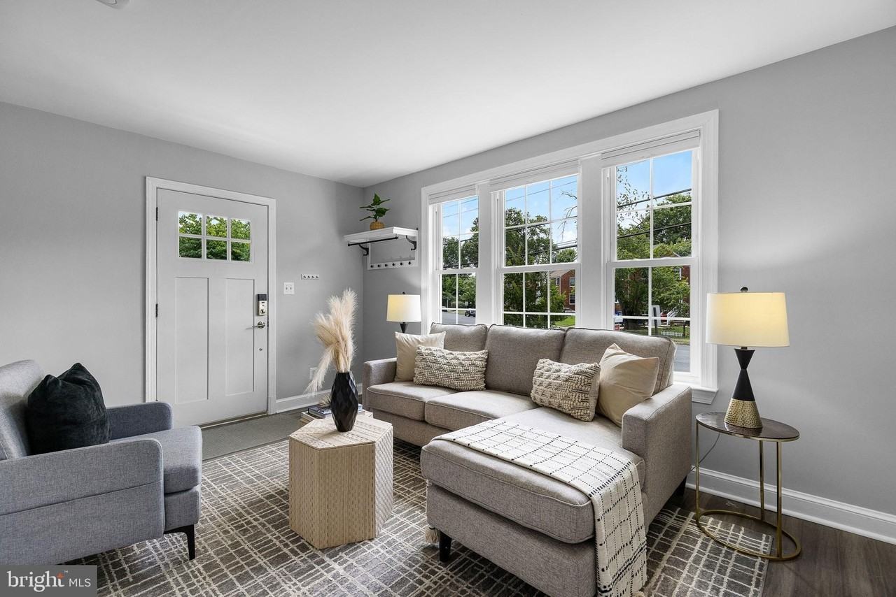 2613 S Troy St - Photo 5 of 35