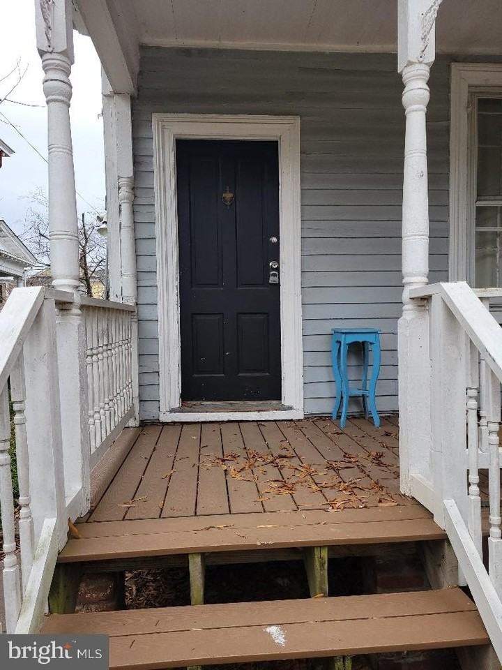 1107 Prince Edward St Apt 5 #5 - Photo 2 of 8