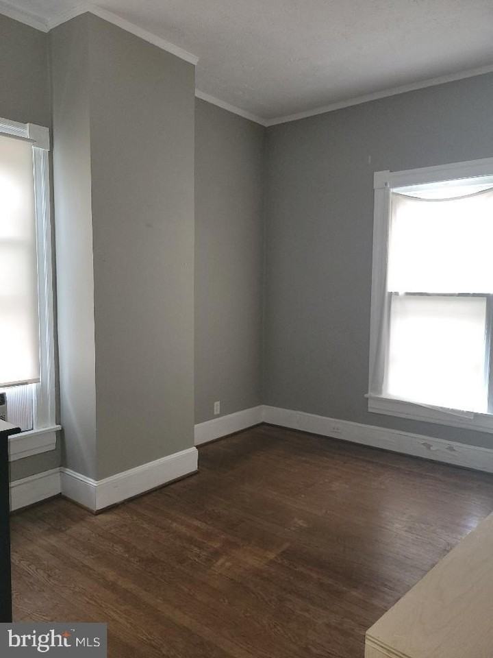 1107 Prince Edward St Apt 5 #5 - Photo 7 of 8