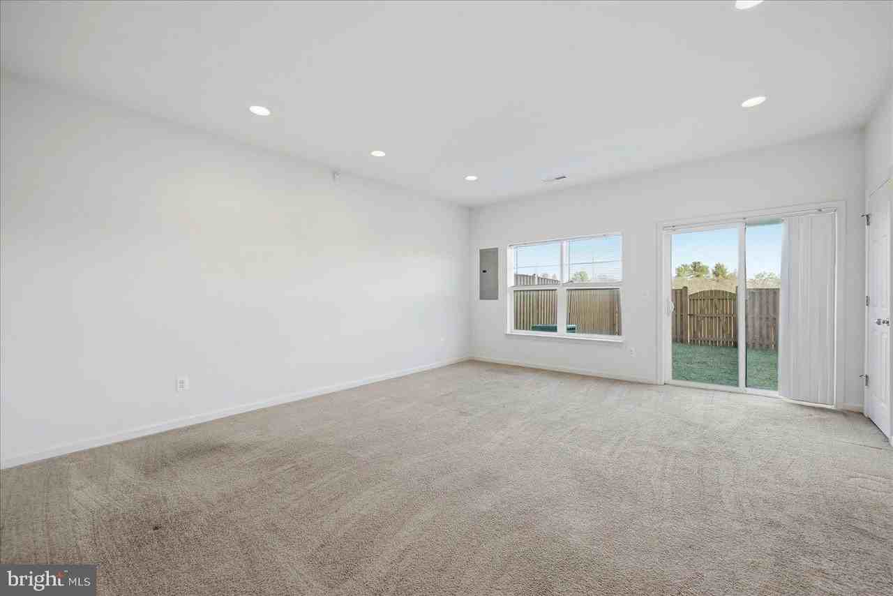 117 Rotunda Dr - Photo 3 of 22