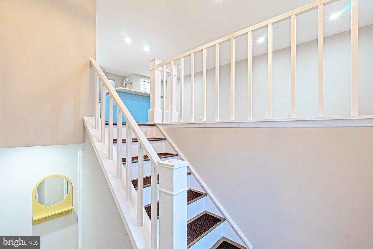 9705 Locust Hill Dr - Photo 3 of 42