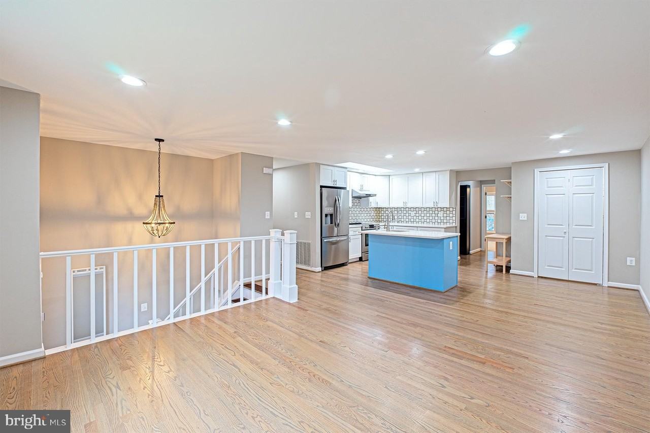 9705 Locust Hill Dr - Photo 6 of 42