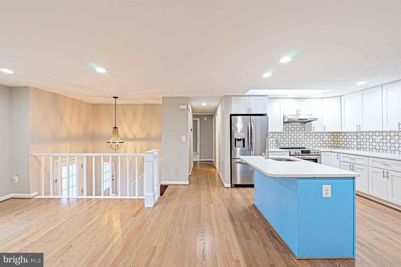 9705 Locust Hill Dr - Photo 7 of 42