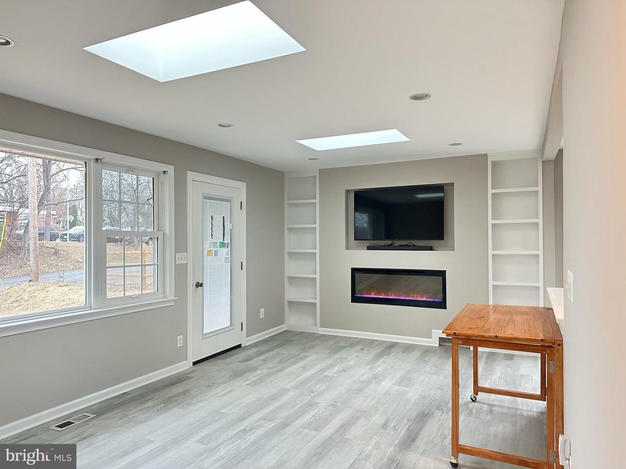 110 N Madison St - Photo 2 of 13