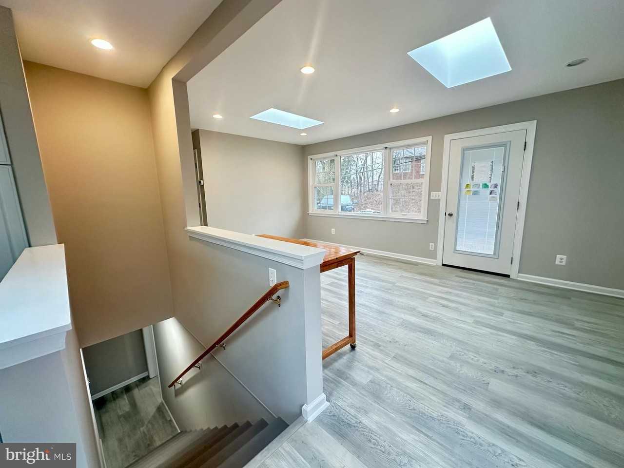 110 N Madison St - Photo 7 of 13