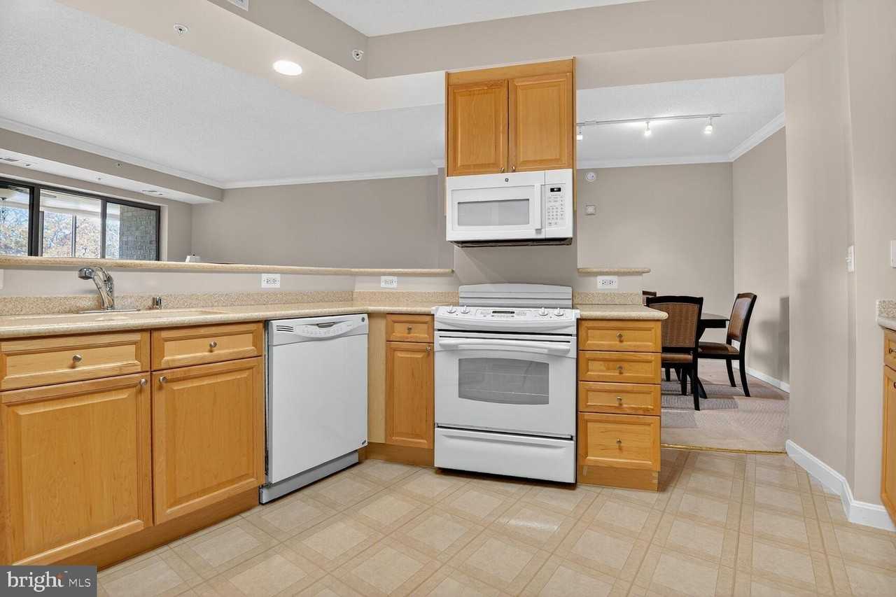 19355 Cypress Ridge Ter Unit 503 #503 - Photo 6 of 22