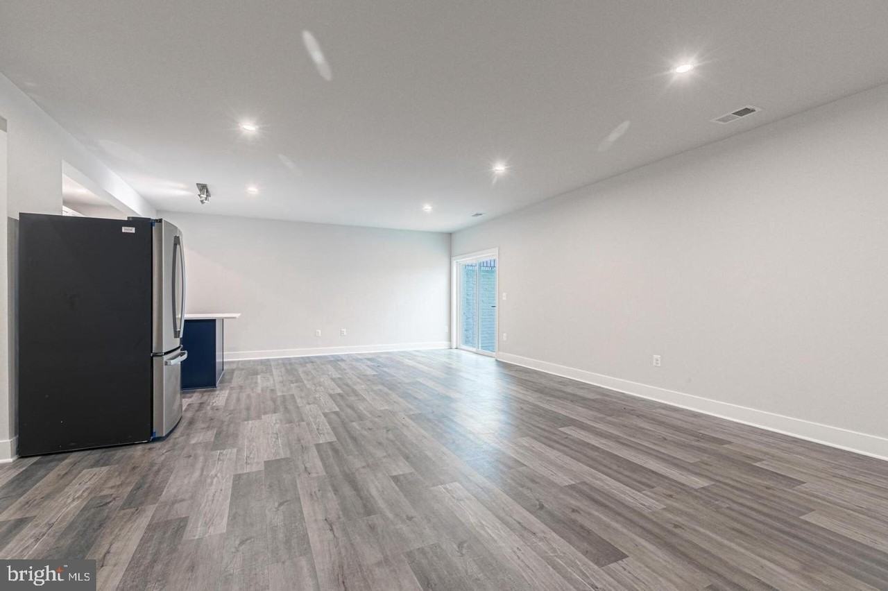 941BASEMEN Warlander Dr Sw - Photo 6 of 18