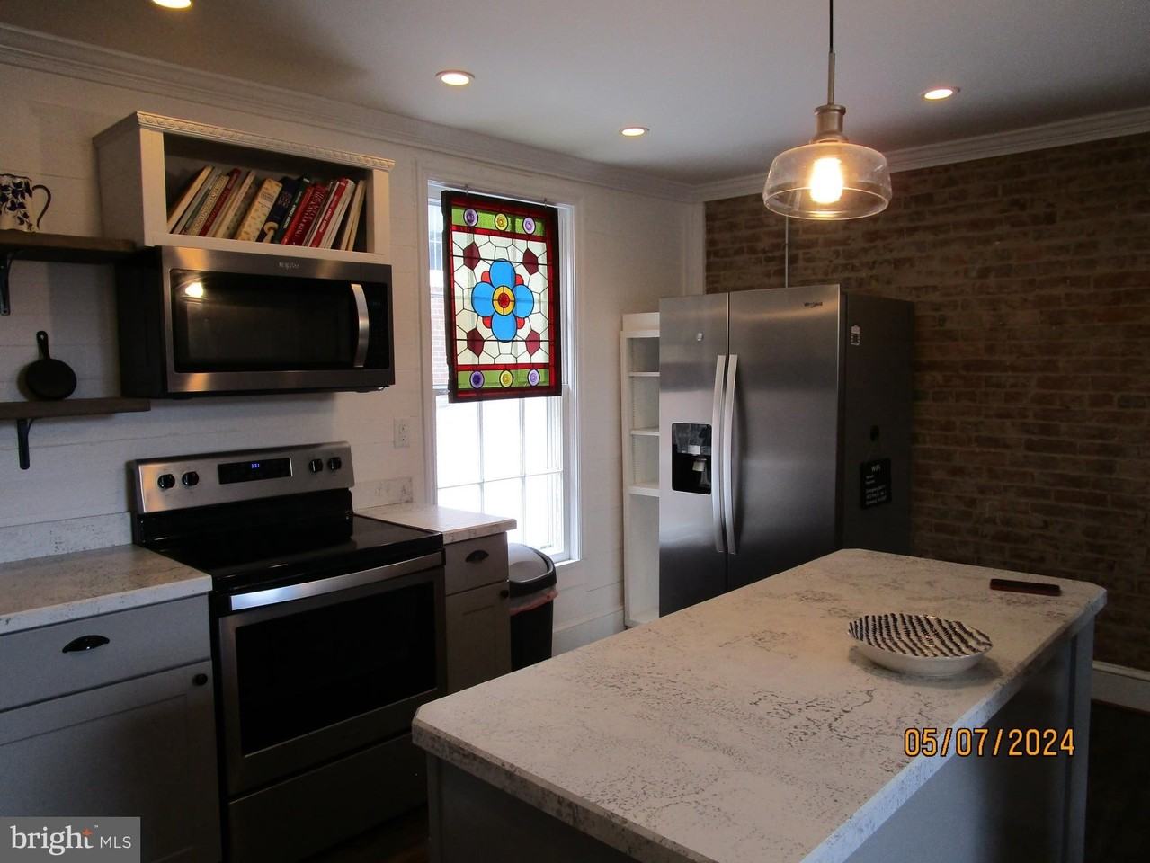 148 E King St - Photo 2 of 17