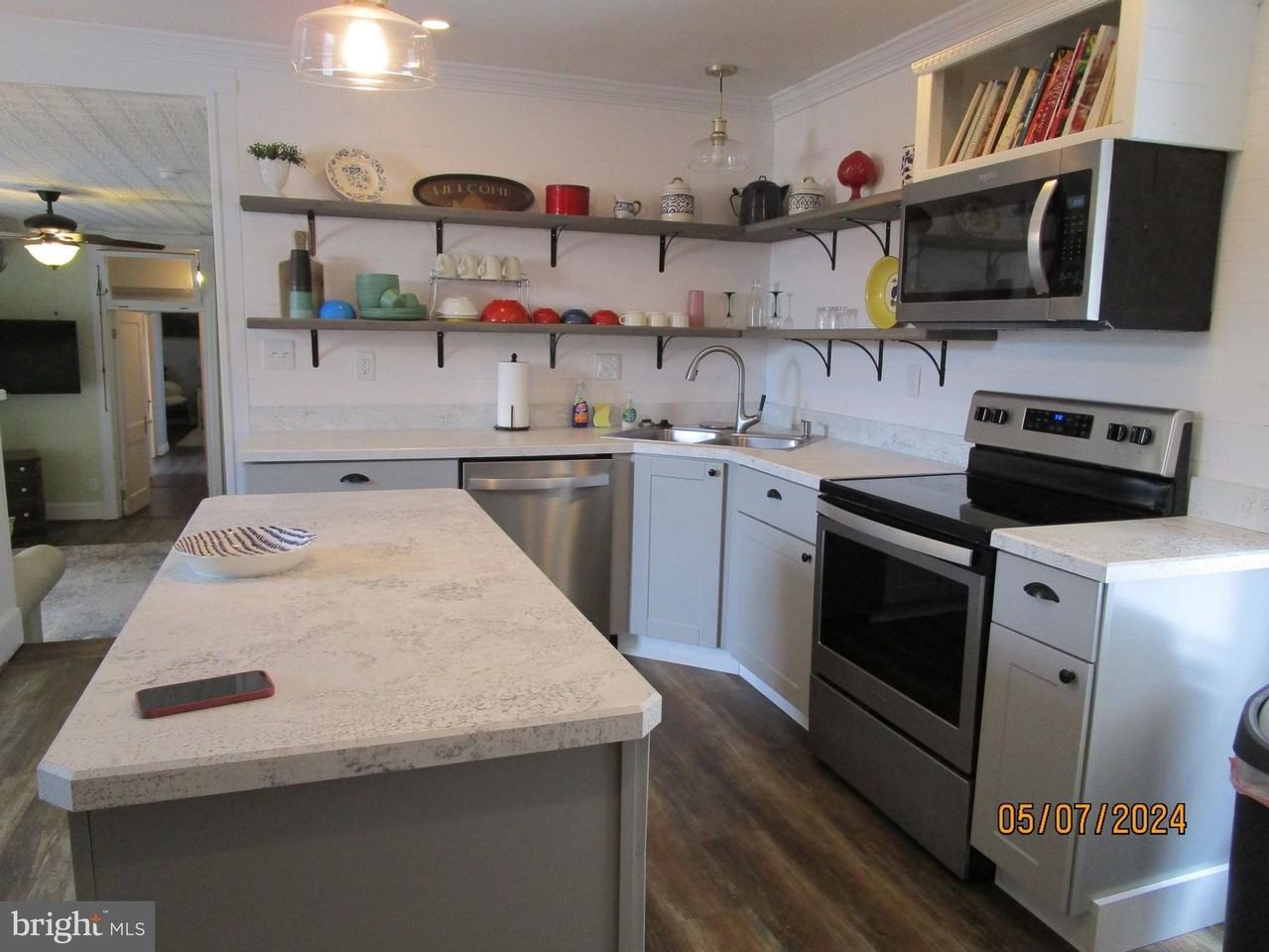 148 E King St - Photo 3 of 17