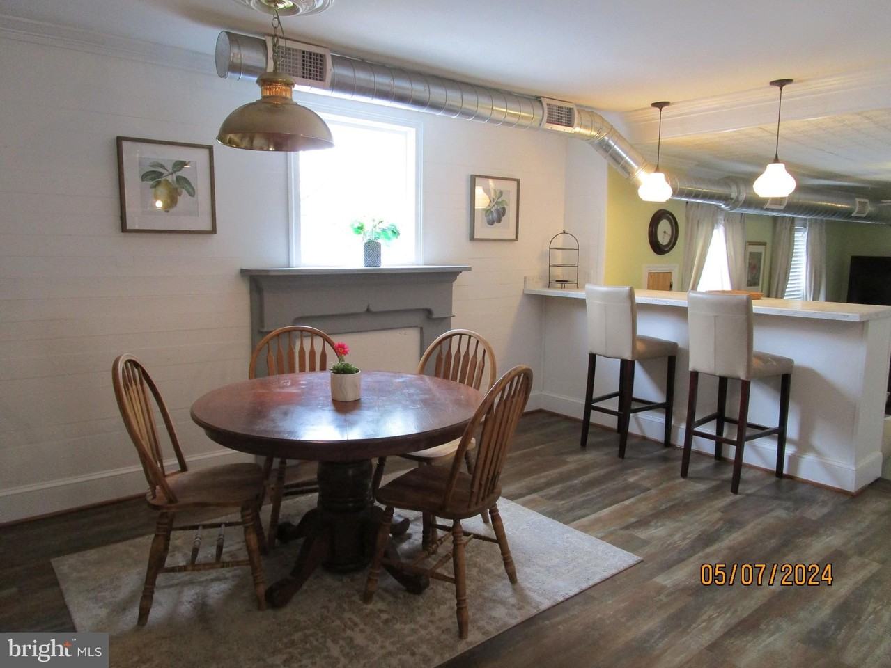 148 E King St - Photo 4 of 17