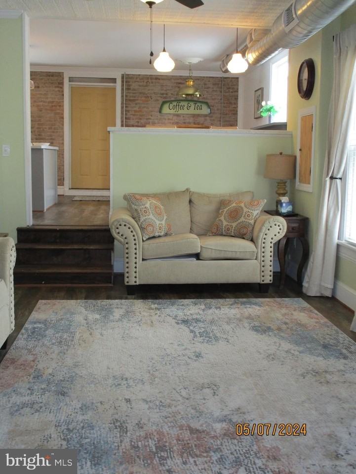 148 E King St - Photo 6 of 17