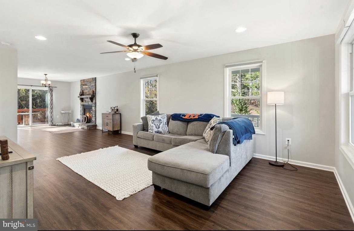 144 Rollason Dr - Photo 4 of 19