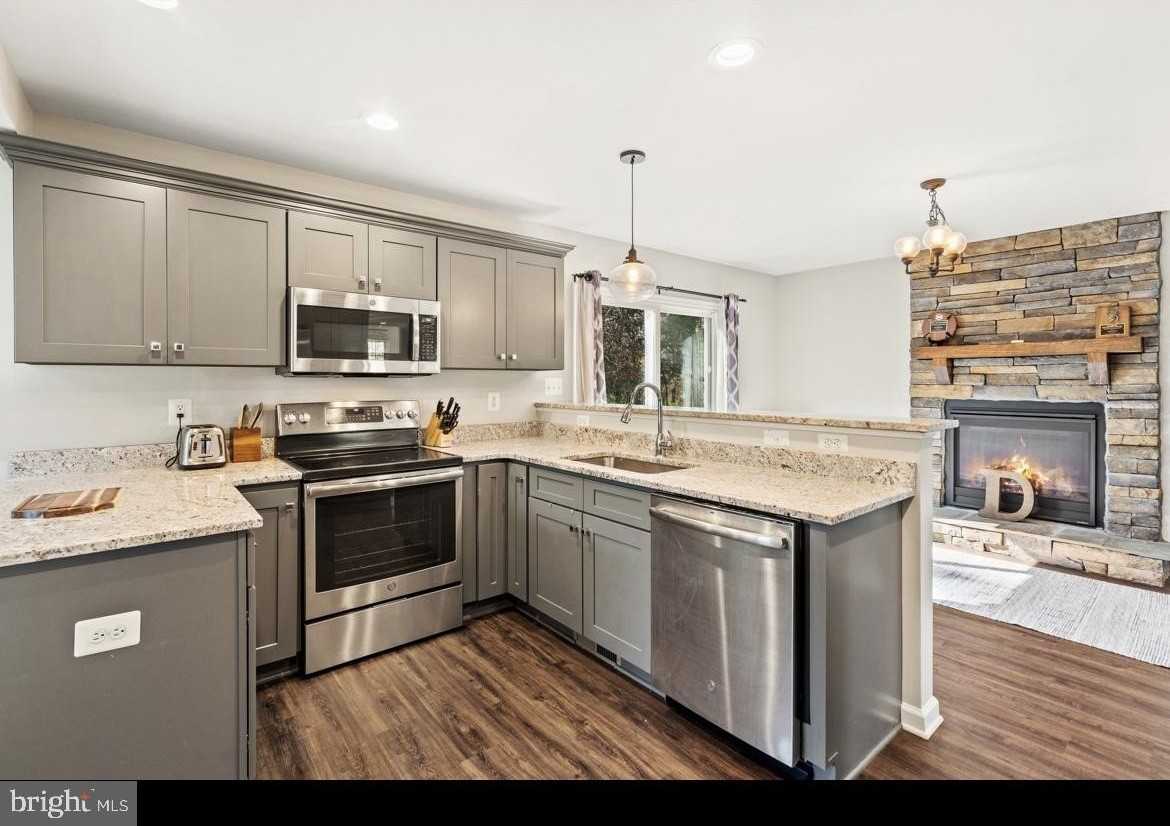 144 Rollason Dr - Photo 5 of 19