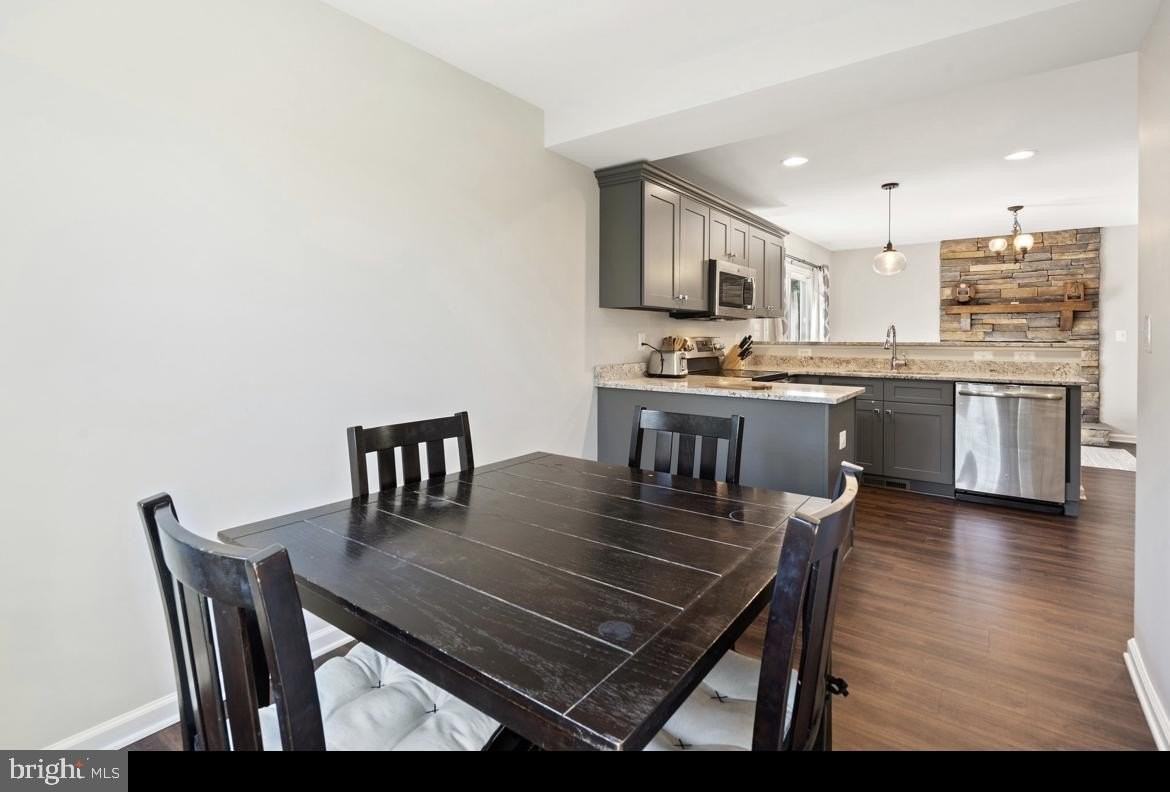 144 Rollason Dr - Photo 7 of 19