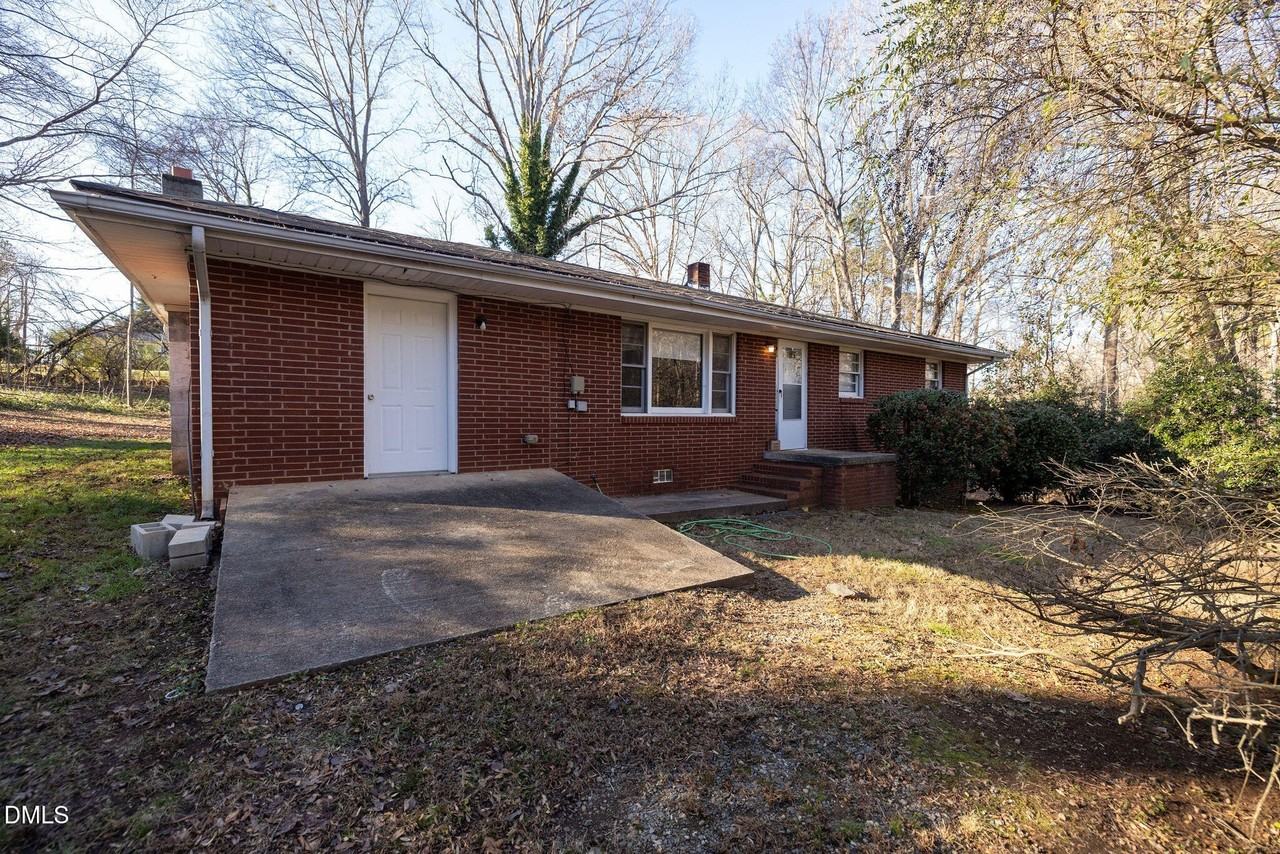 429 Lakeshore Dr - Photo 2 of 31