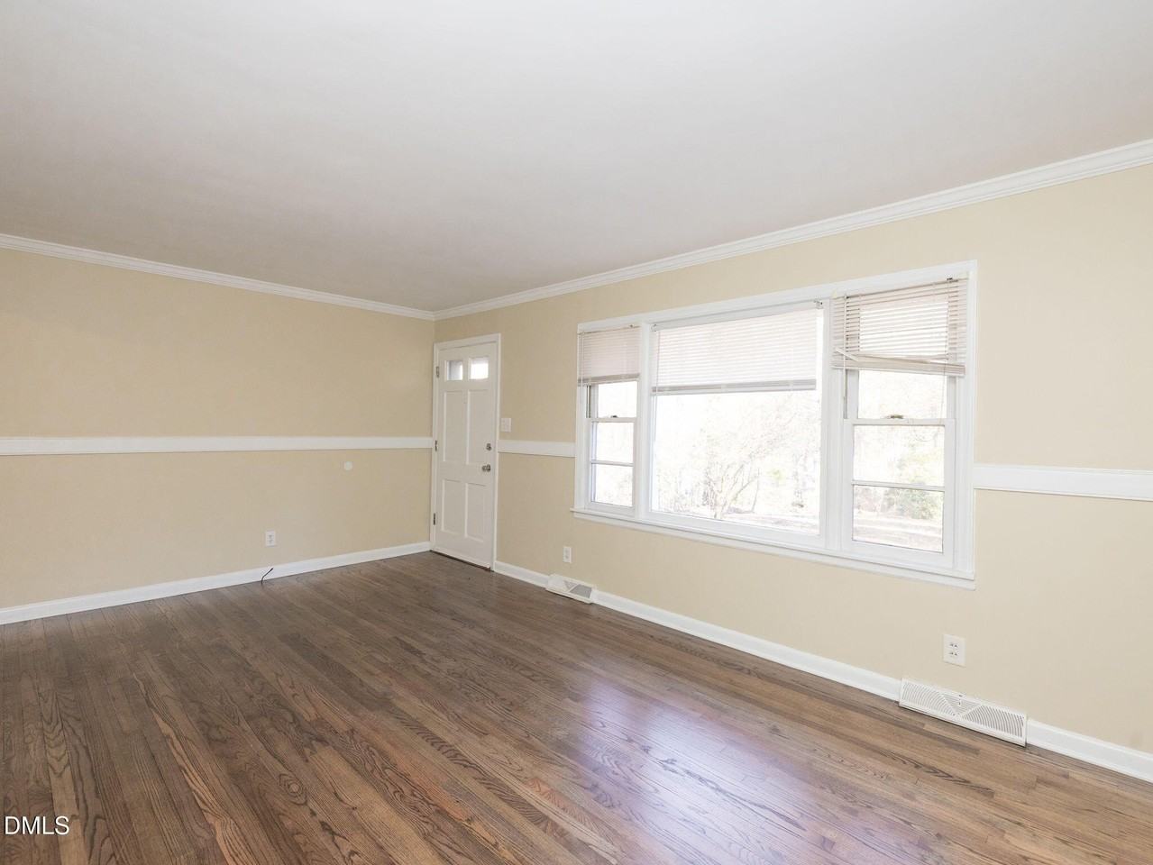 429 Lakeshore Dr - Photo 5 of 31