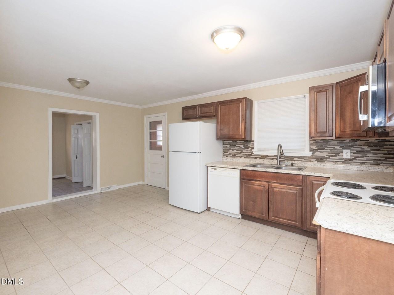 429 Lakeshore Dr - Photo 7 of 31