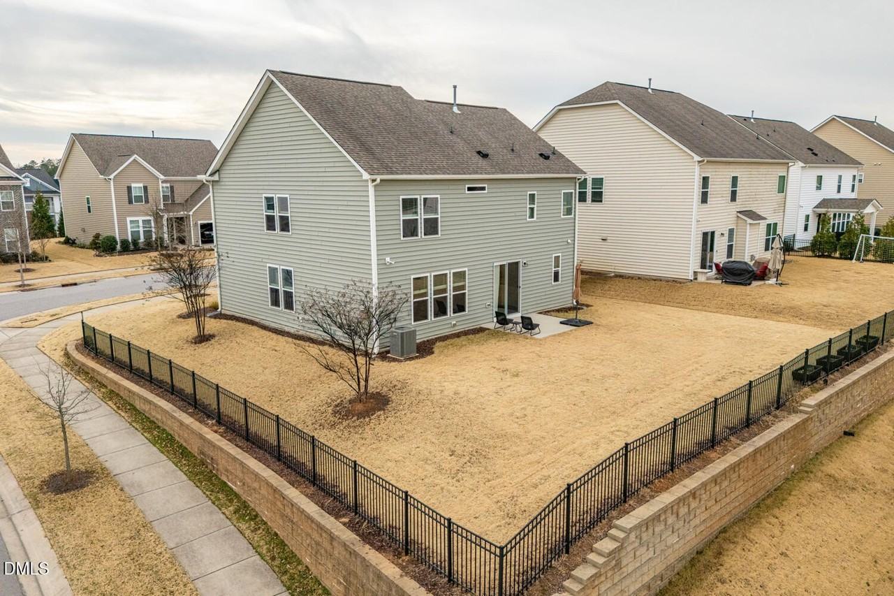 644 Millers Mark Ave - Photo 3 of 33