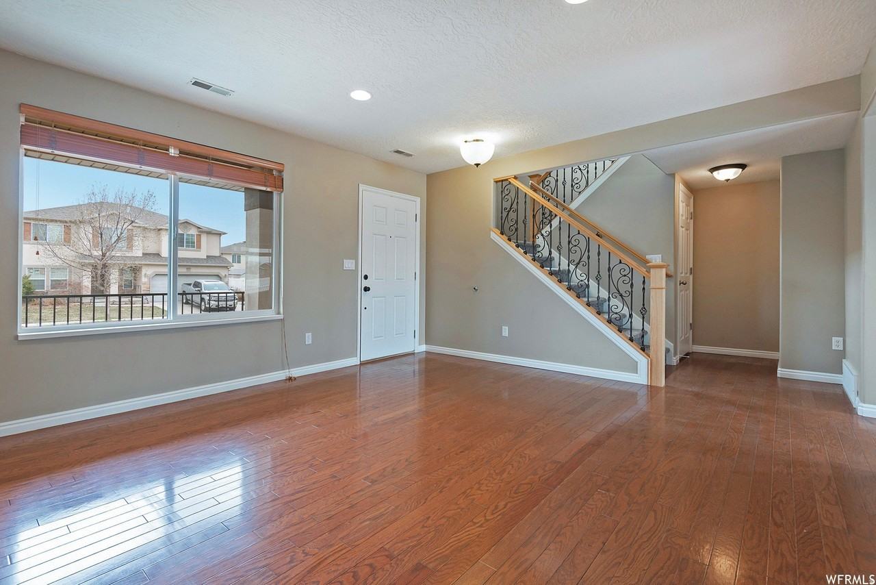 1024 Manchester Dr - Photo 2 of 13