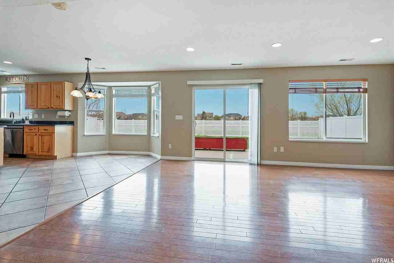 1024 Manchester Dr - Photo 3 of 13