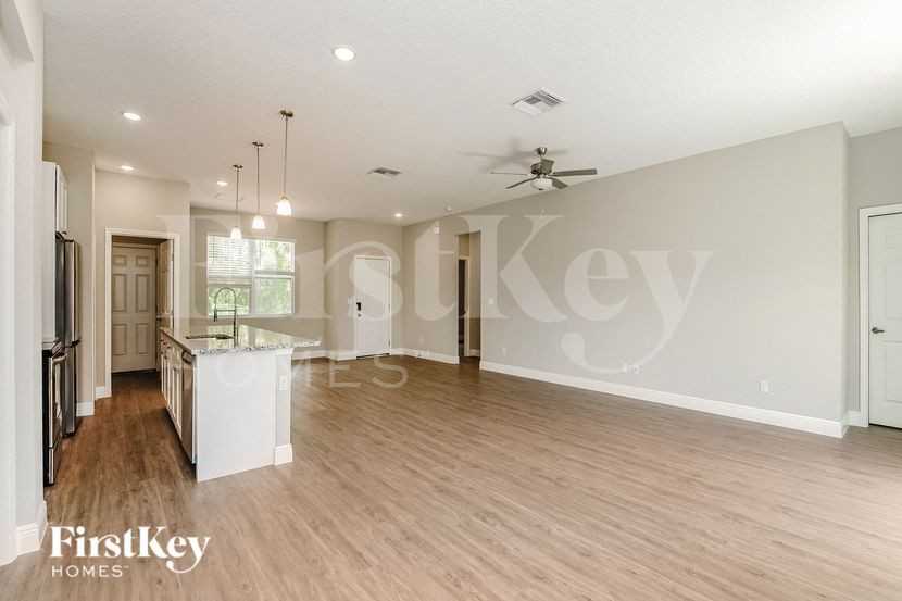 612 Reading St Se - Photo 3 of 16