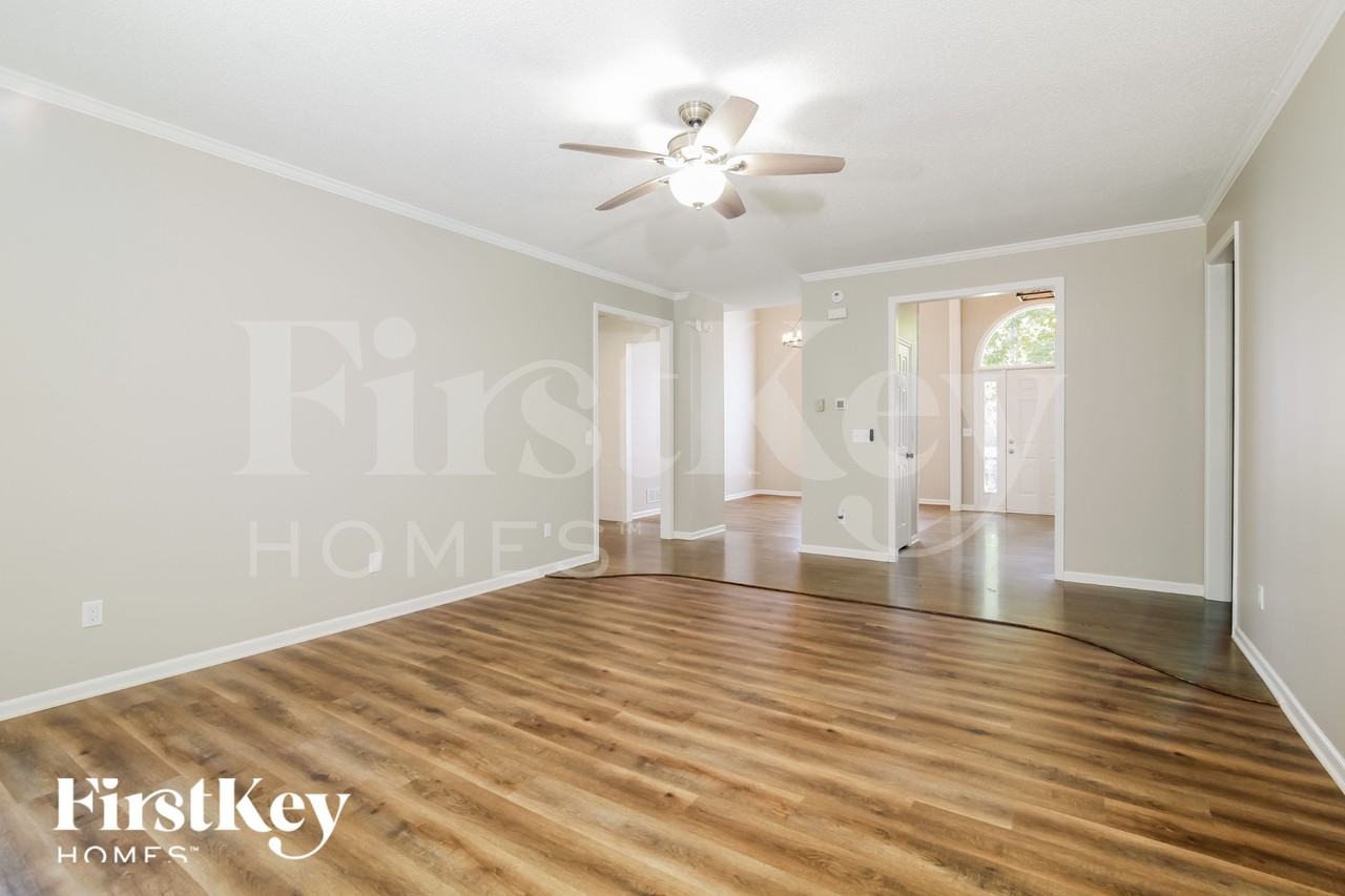 15211 Maple St - Photo 3 of 15