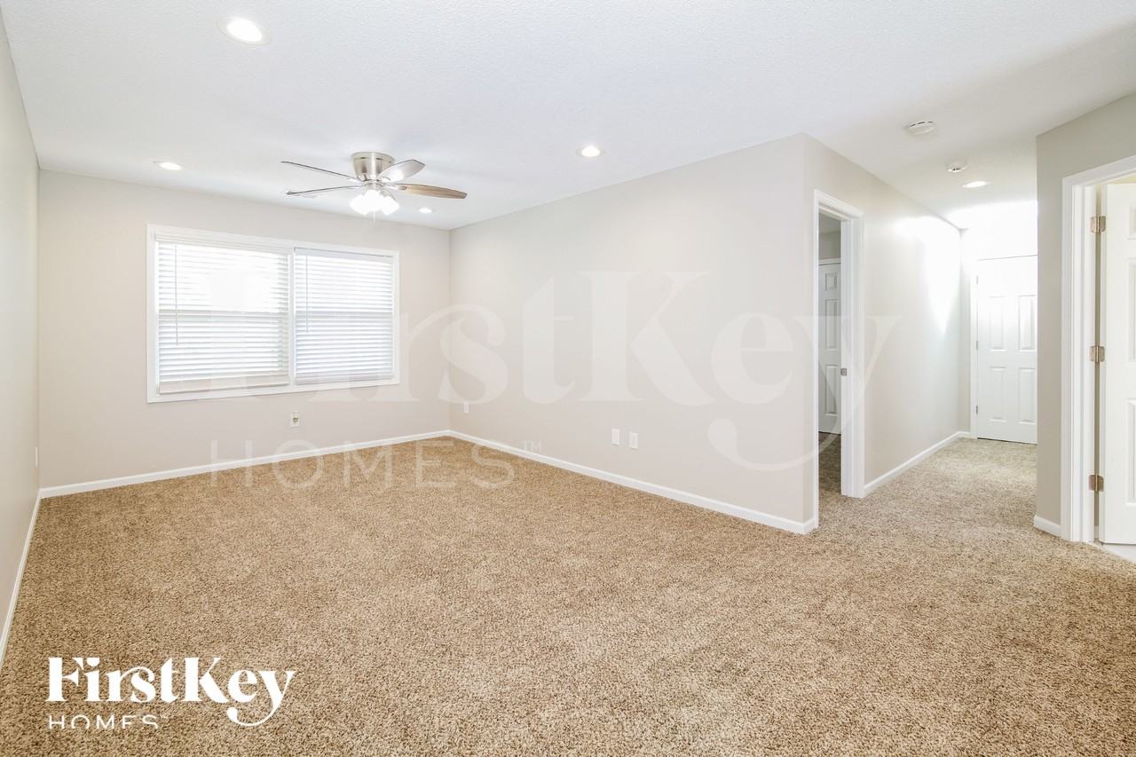 15211 Maple St - Photo 4 of 15