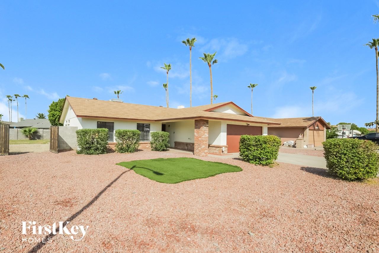 16814 N 34th Ave - Photo 2 of 15