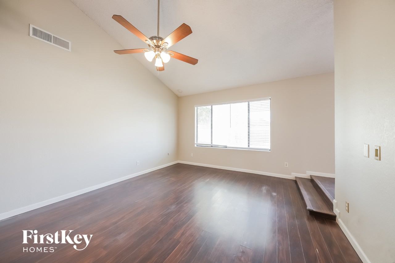 16814 N 34th Ave - Photo 3 of 15