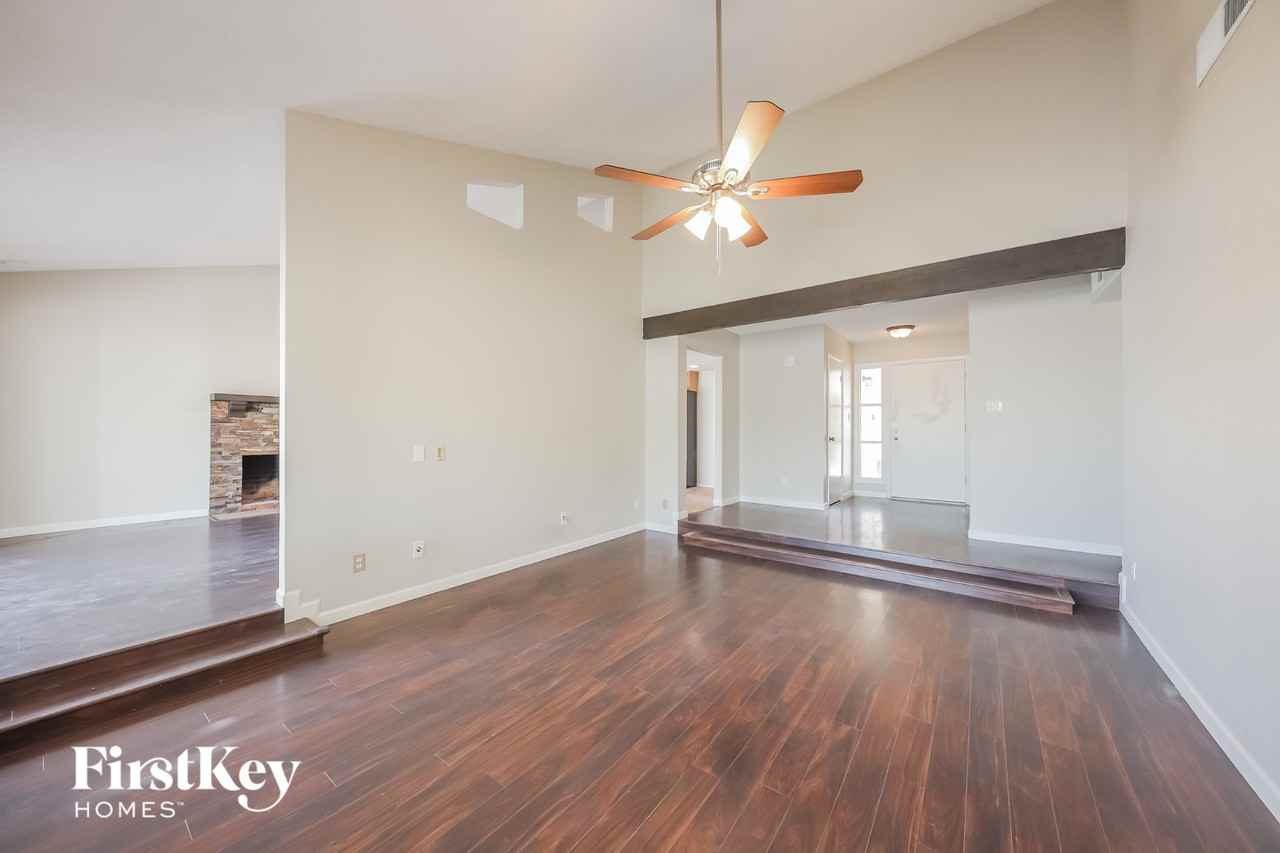 16814 N 34th Ave - Photo 4 of 15