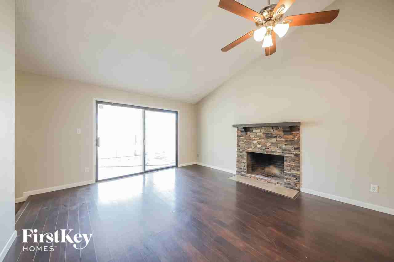 16814 N 34th Ave - Photo 6 of 15