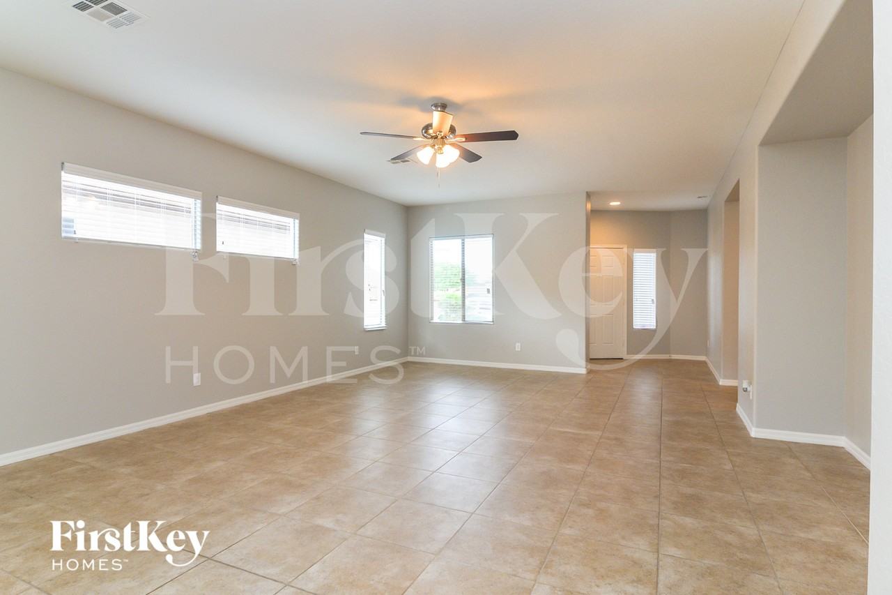 3957 Vulcan St - Photo 4 of 15